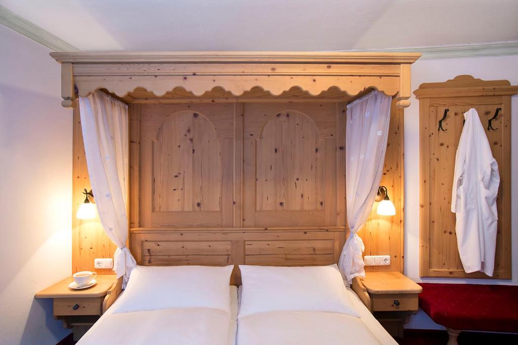 A bed or beds in a room at Hotel Auhof