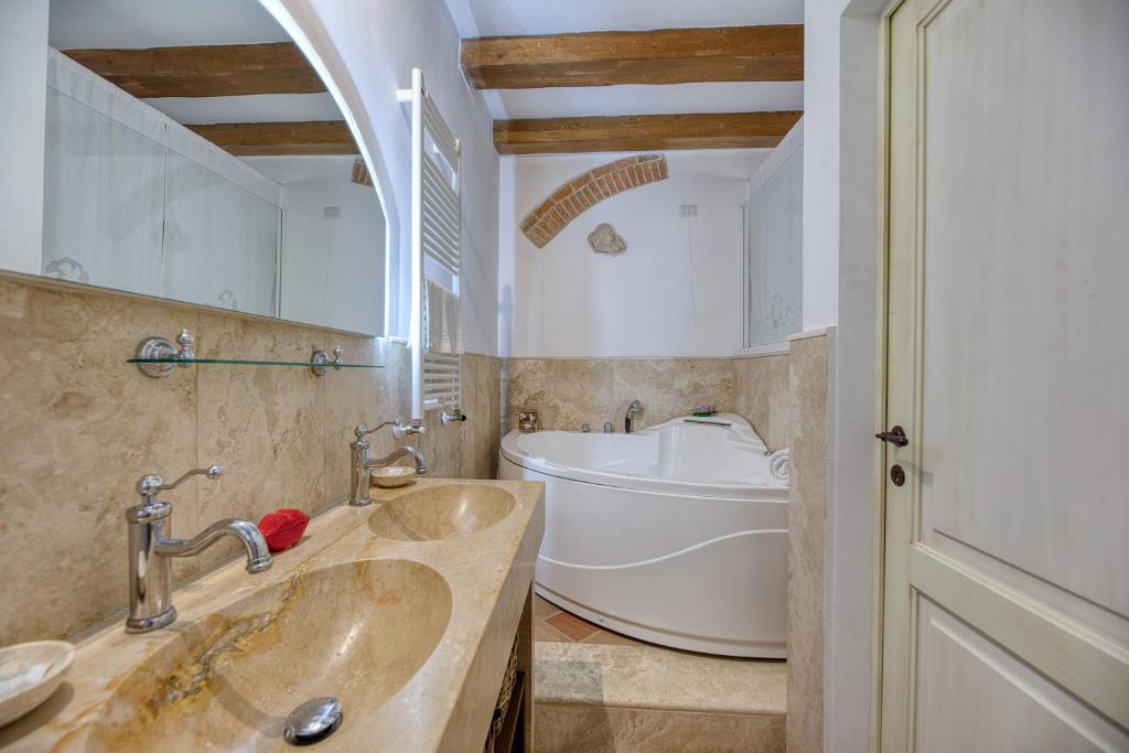 Montebello degli Olivi - Suite Con Bañera De Hidromasaje