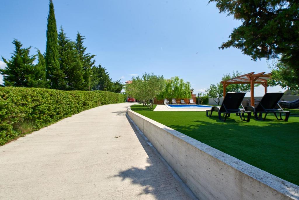 Bazén v ubytovaní Apartment Ljubica alebo v jeho blízkosti