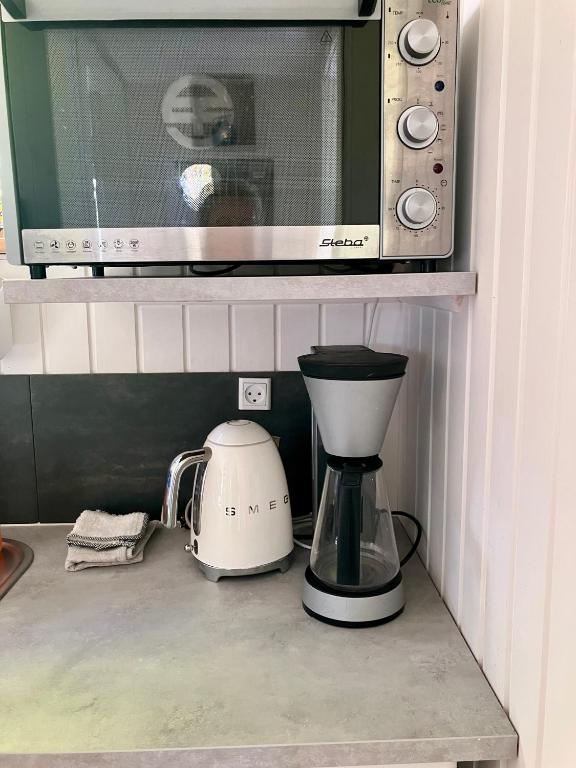 A kitchen or kitchenette at Hytten - Tiny house