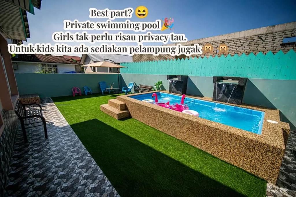 Πισίνα στο ή κοντά στο Private Pool Homestay Al-Qari
