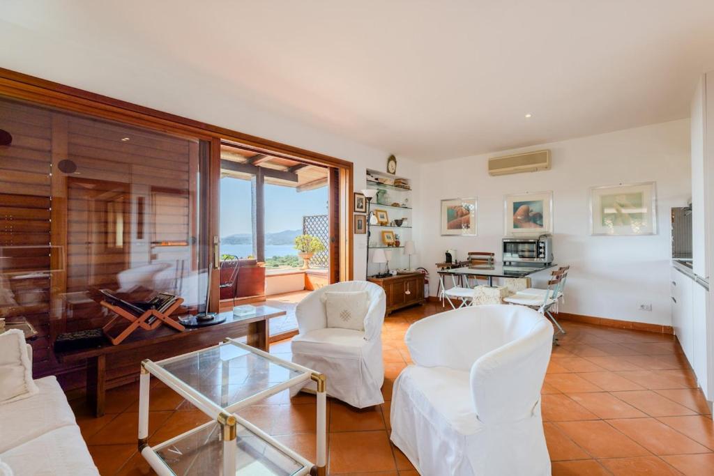 マリーナ・ディ・ポルティスコにあるFantastica Vista Costa Smeraldaのギャラリーの写真