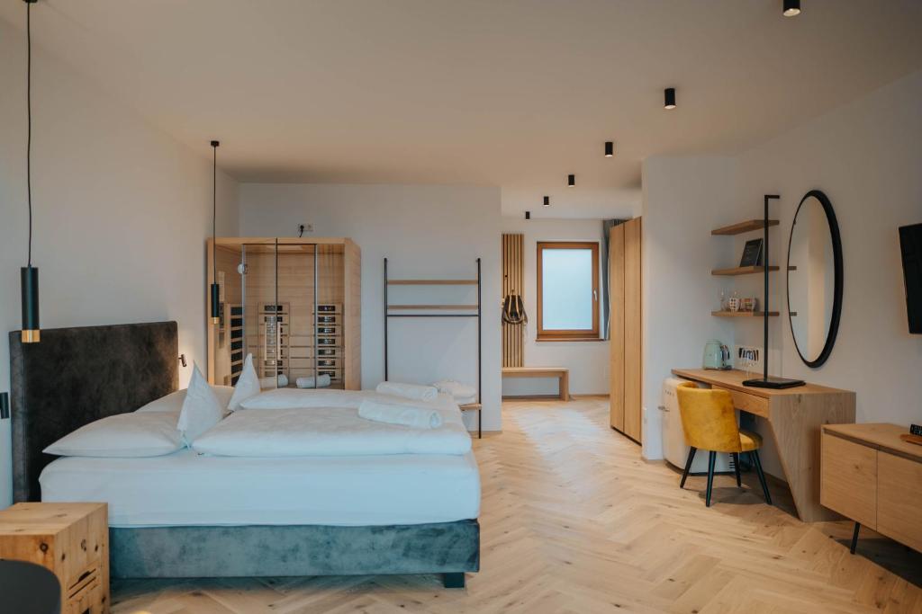 Postel nebo postele na pokoji v ubytování Small Hotel Sonne