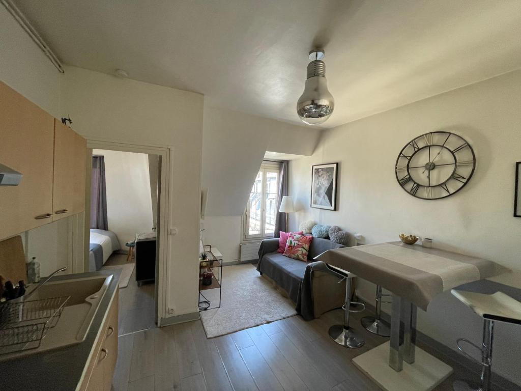 Eiffel Apartment
