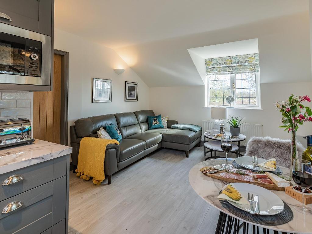 a living room with a couch and a table at Sweet Briar in Sibsey