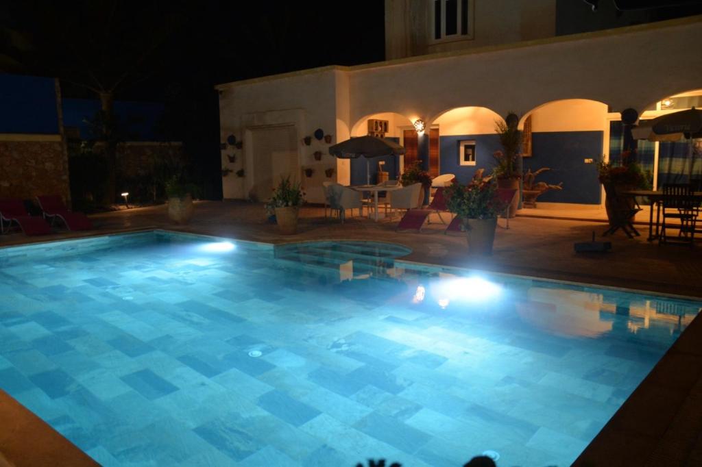 Bazén v ubytování Villa Mirleft avec piscine et vue mer nebo v jeho okolí