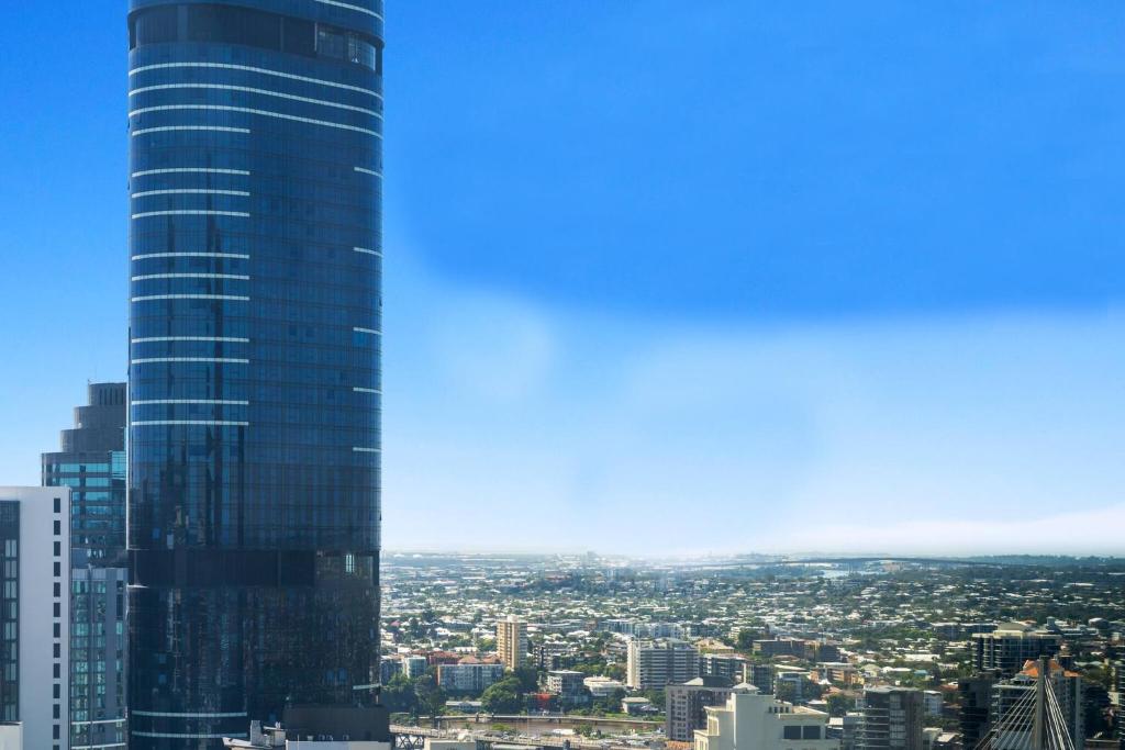 ブリスベンにあるHome of Clouds - Brand New Lv 33 Apartment on Star Casino BNE, Privately Managedの高層ビルのある街並み