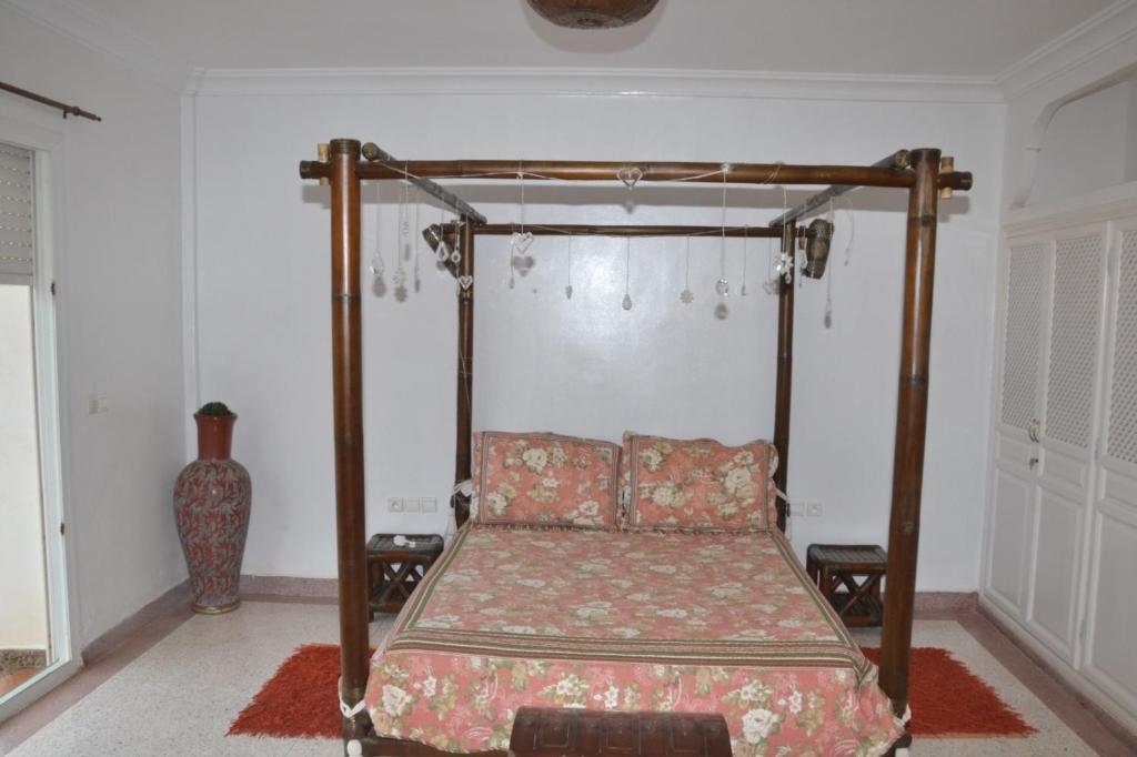 Postel nebo postele na pokoji v ubytování Villa Mirleft avec piscine et vue mer