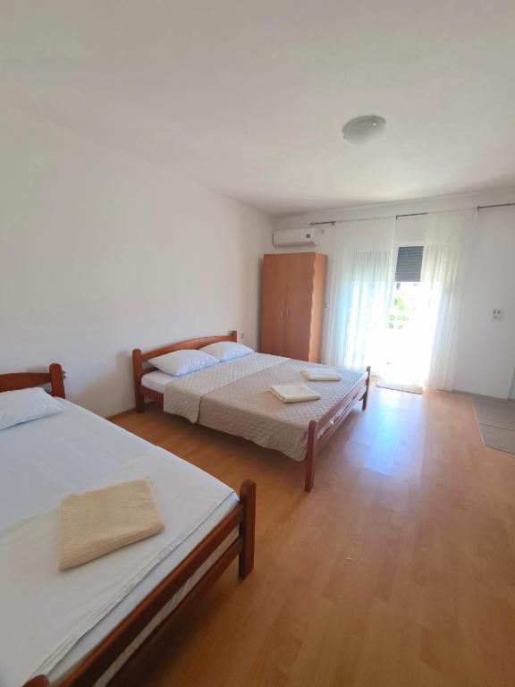 Postel nebo postele na pokoji v ubytování Lazorja Rooms