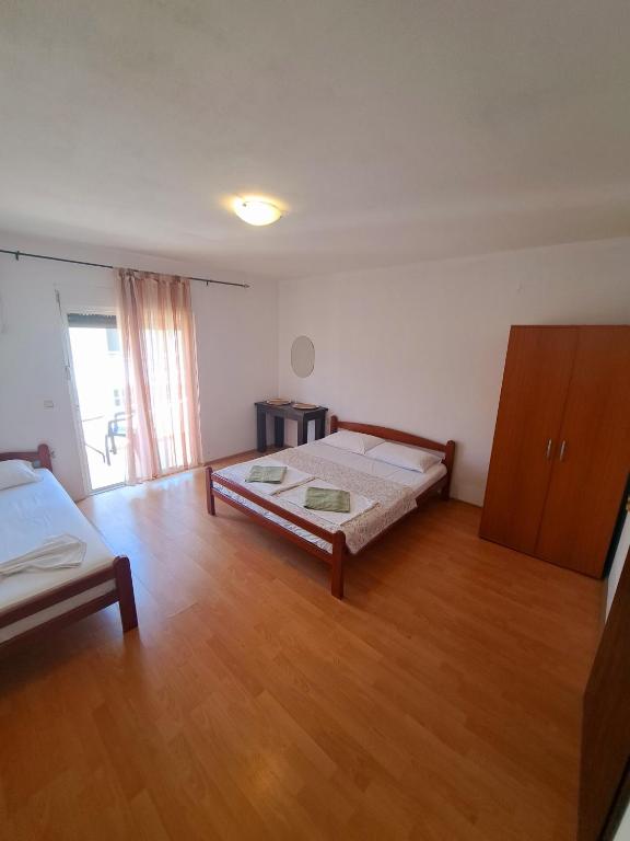 Postel nebo postele na pokoji v ubytování Lazorja Rooms