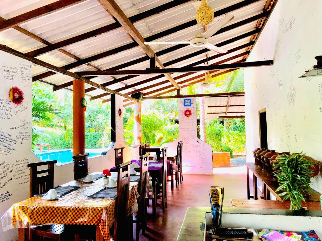 Restaurace v ubytování Osheen Homestay Sigiriya