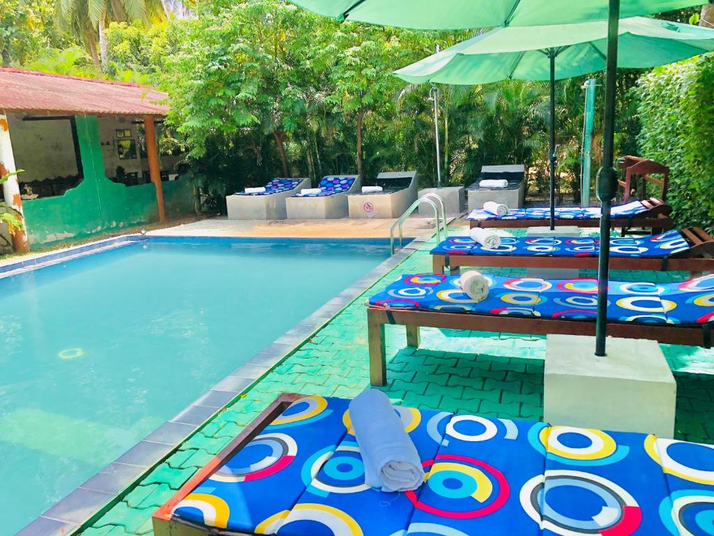 Bazén v ubytování Osheen Homestay Sigiriya nebo v jeho okolí