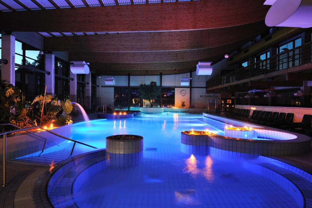Bazén v ubytování Hotel Pri mostu nebo v jeho okolí