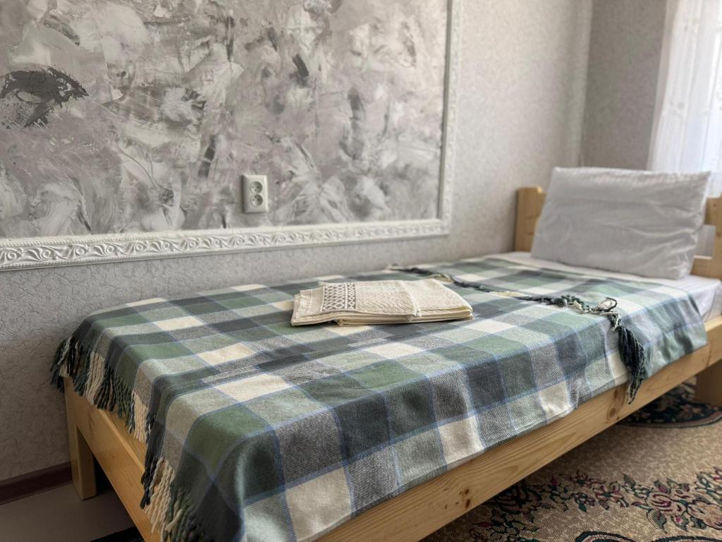 Postel nebo postele na pokoji v ubytování Dostuk