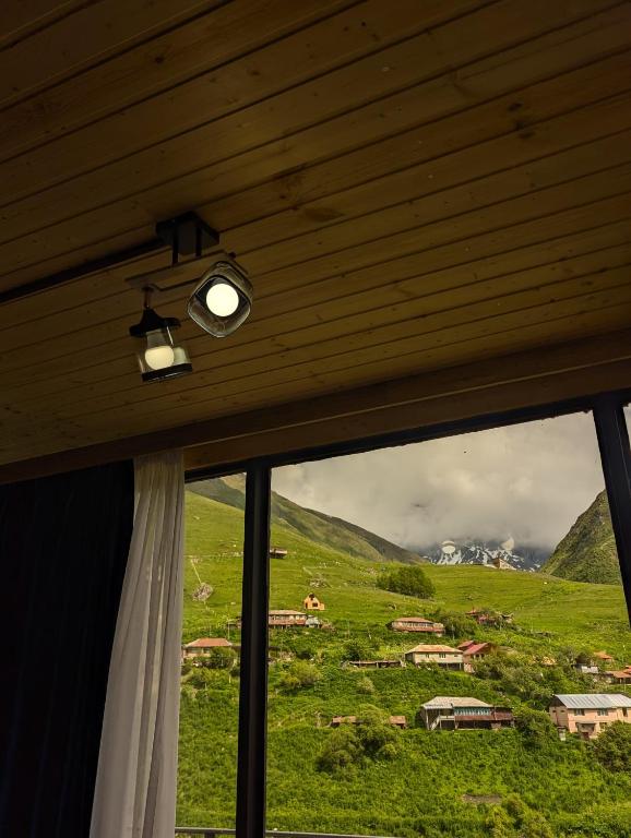 Nespecifikovaný výhled na hory nebo výhled na hory při pohledu z apartmánu