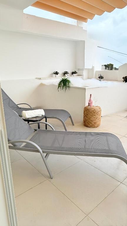 Picture of Penthouse 1BR/1BA in Georgetown | Weavers Row - craigslist