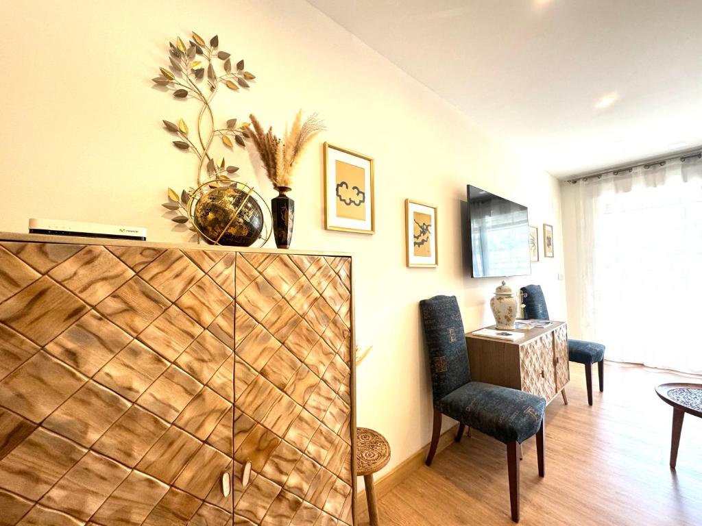 Posezení v ubytování Paradise Luxurious apartment, free parking, 3 double rooms, 4 beds, terrace, jacuzzi, new