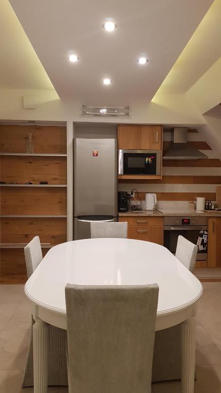 Kuchyňa alebo kuchynka v ubytovaní Apartamenty Toporowa Cyrhla