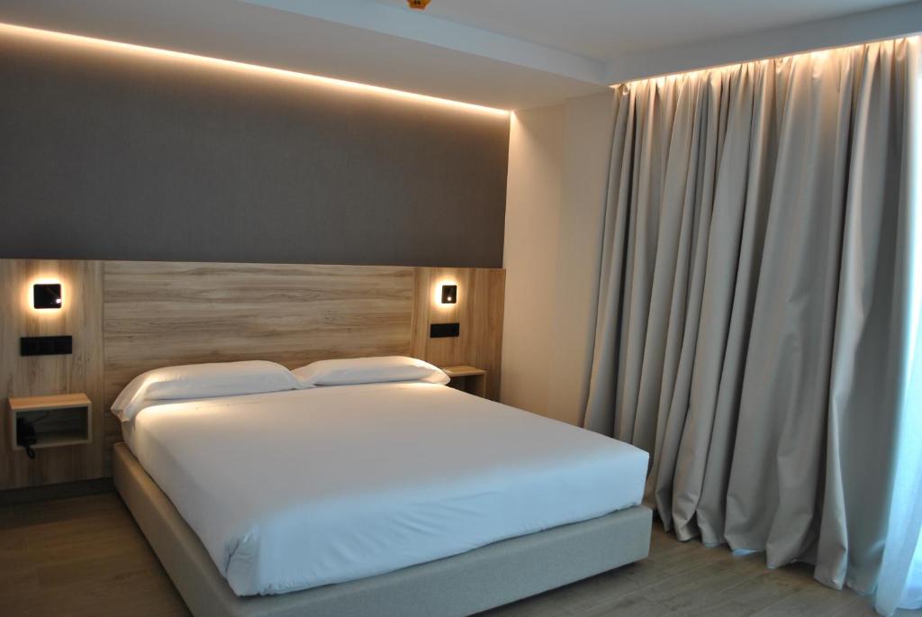 Cama o camas de una habitación en Hotel Delfin Azul