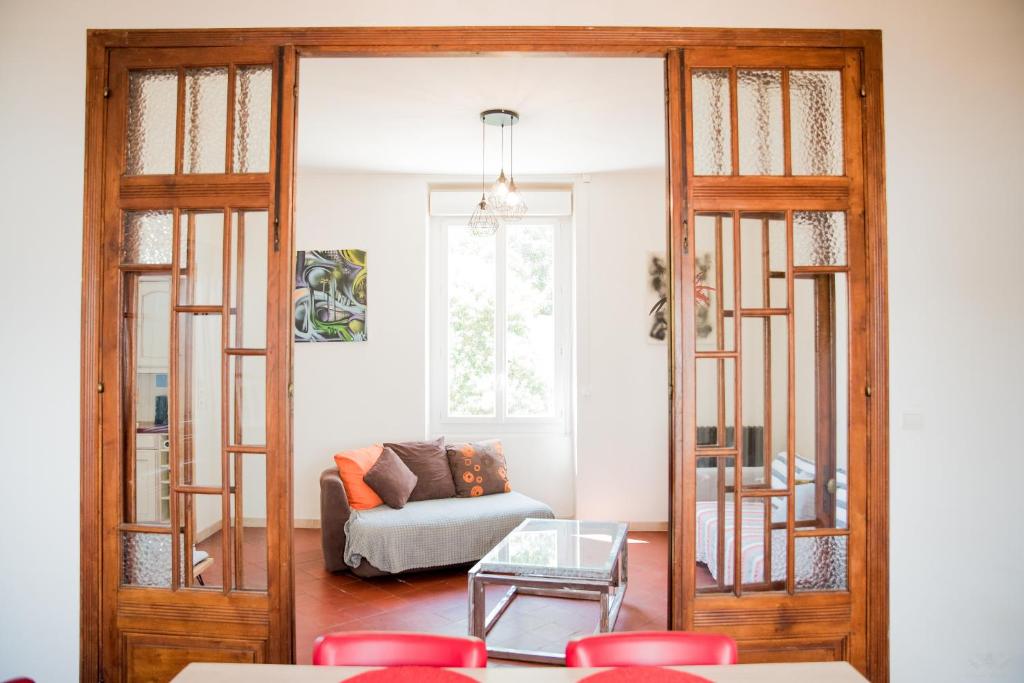 Гостиная зона в Chez Les Artistes Jacuzzi terrasse et billard