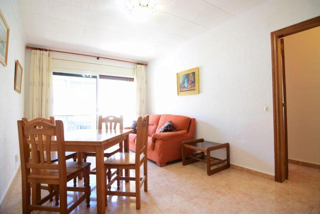 Posedenie v ubytovaní Apartamento muy cerca de la playa
