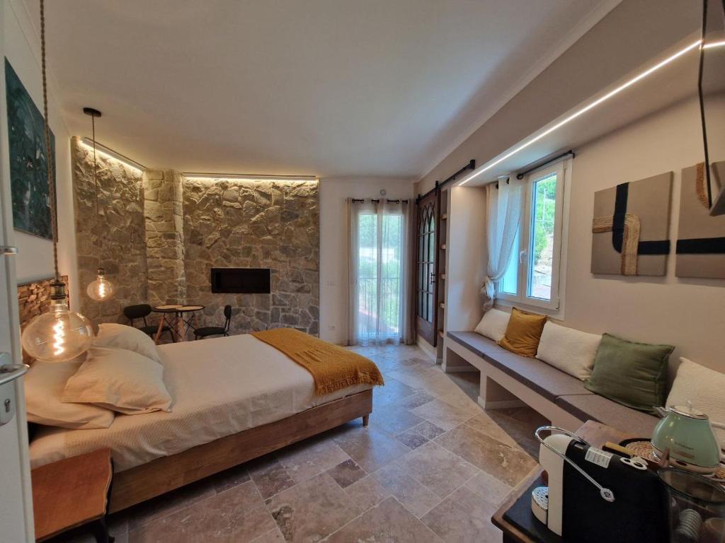 Postel nebo postele na pokoji v ubytování Bona A Vui Rooms