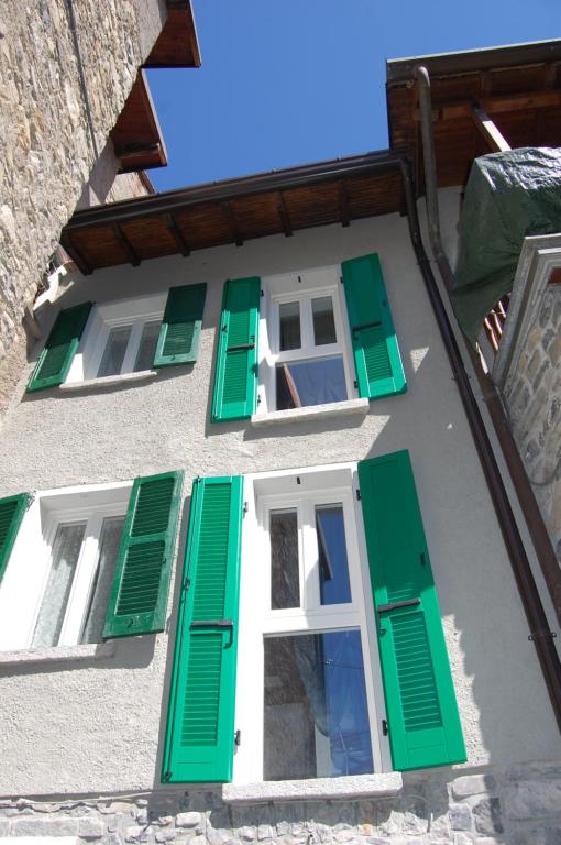 Foto dalla galleria di PRIMA DEL CIELO - appartamento MONTI a Esino Lario