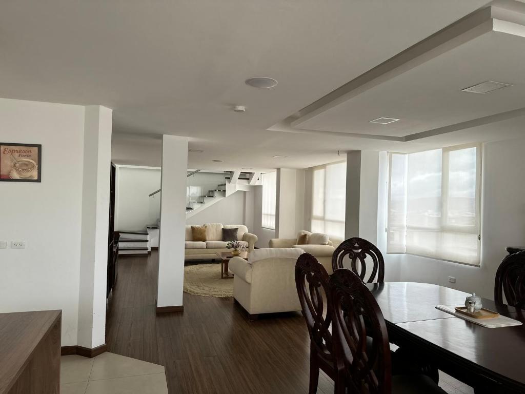 Posezení v ubytování Instant Hotel - Departamentos de lujo en Ambato