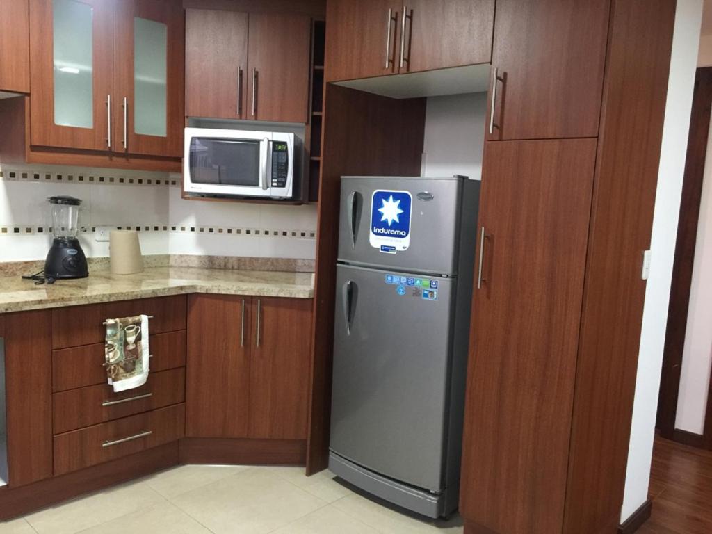 Kuchyň nebo kuchyňský kout v ubytování Instant Hotel - Departamentos de lujo en Ambato