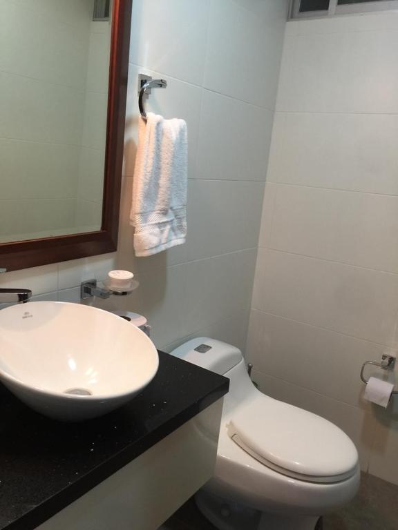 Koupelna v ubytování Instant Hotel - Departamentos de lujo en Ambato