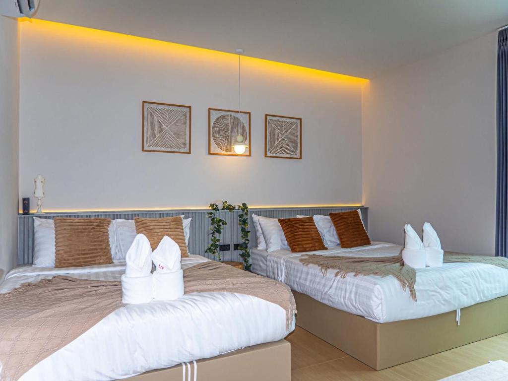 Postel nebo postele na pokoji v ubytování Cha-am 3 bedroom Pool Villa 3 mins to beach