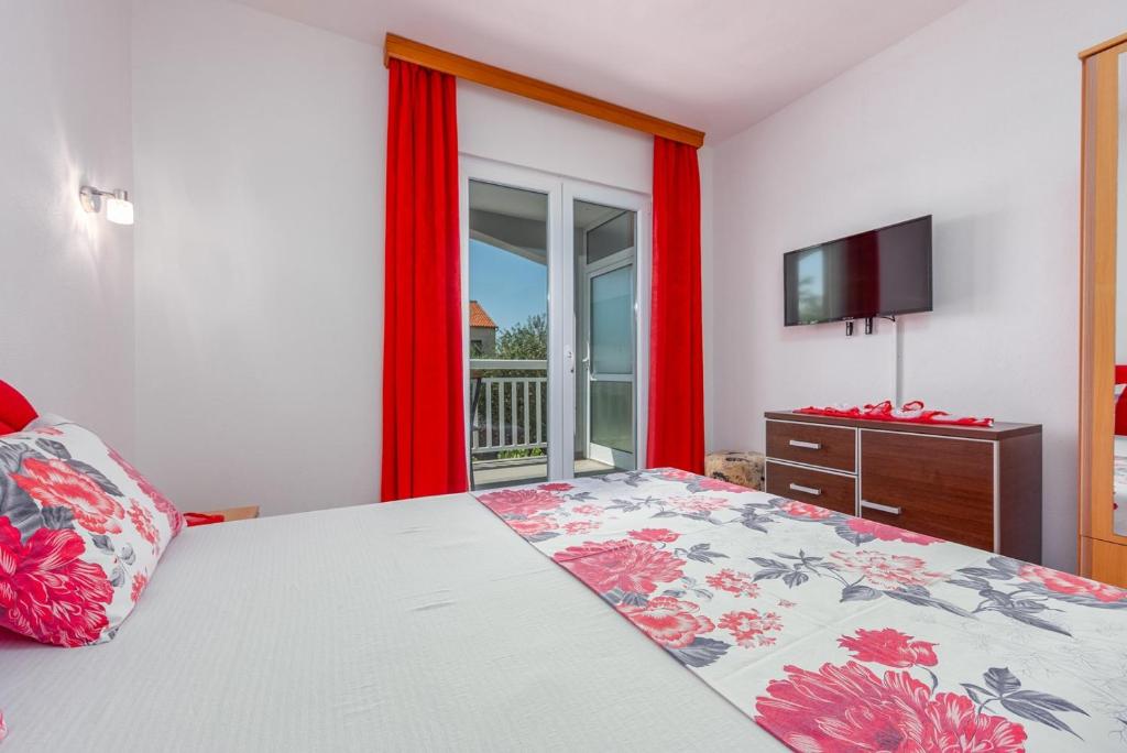 Televízia a/alebo spoločenská miestnosť v ubytovaní Villa Vrebac Badem on the Peljesac peninsula