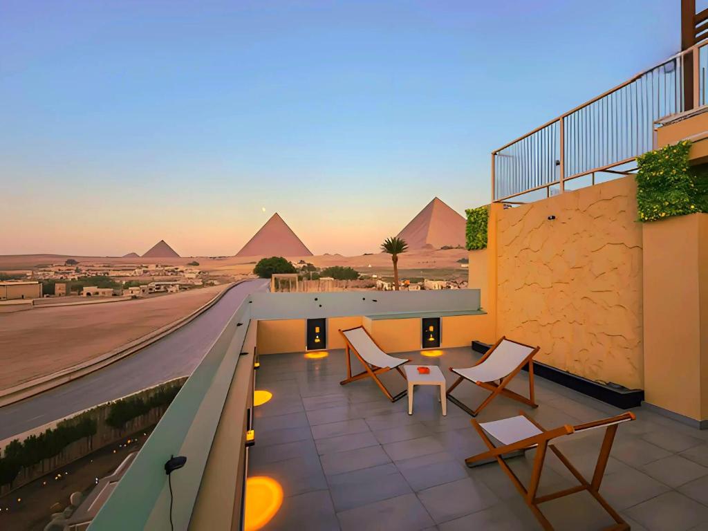 Balkón nebo terasa v ubytování PYRAMIDS & SPHINX GATE HOTEL front view
