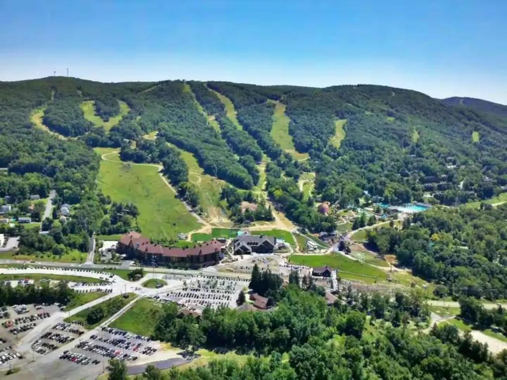 The Appalachian Hotel at Mountain Creek Resort - Pool, Hot Tub & Sauna - Studio Familiare