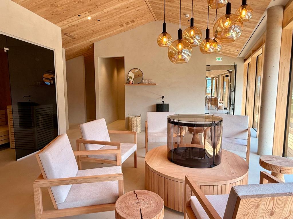 Гостиная зона в Lärchenlodge SkySpa and Rooftop Pool inklusive Stubai SuperCard