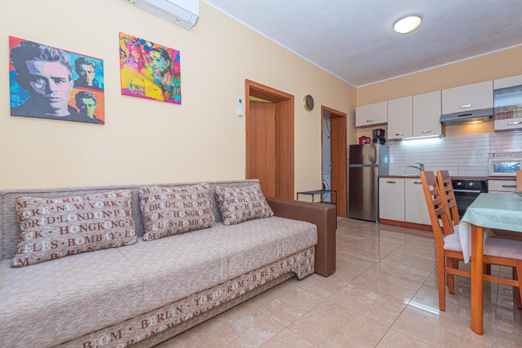 Kuchyňa alebo kuchynka v ubytovaní Apartments Burazer