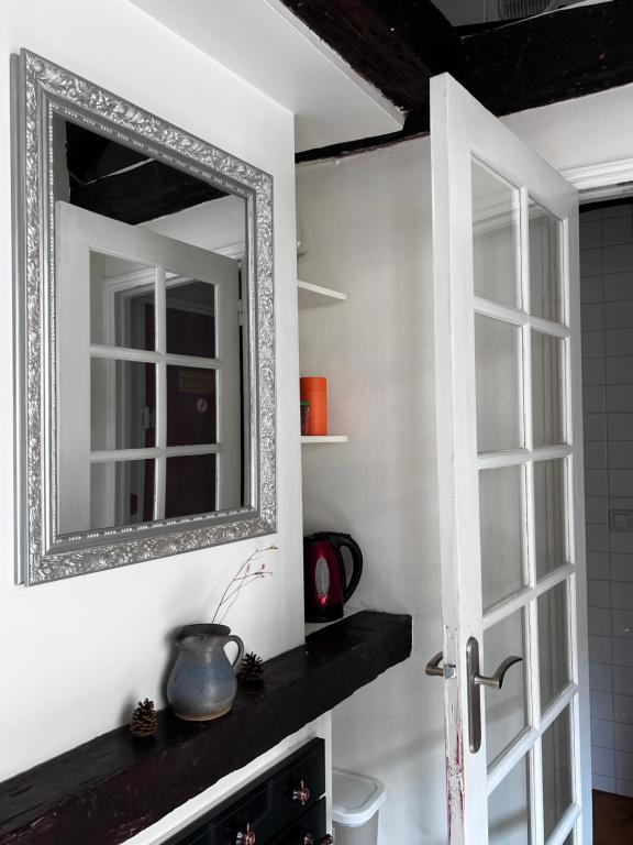 Gallery image of Cosy Saint Paul in Paris