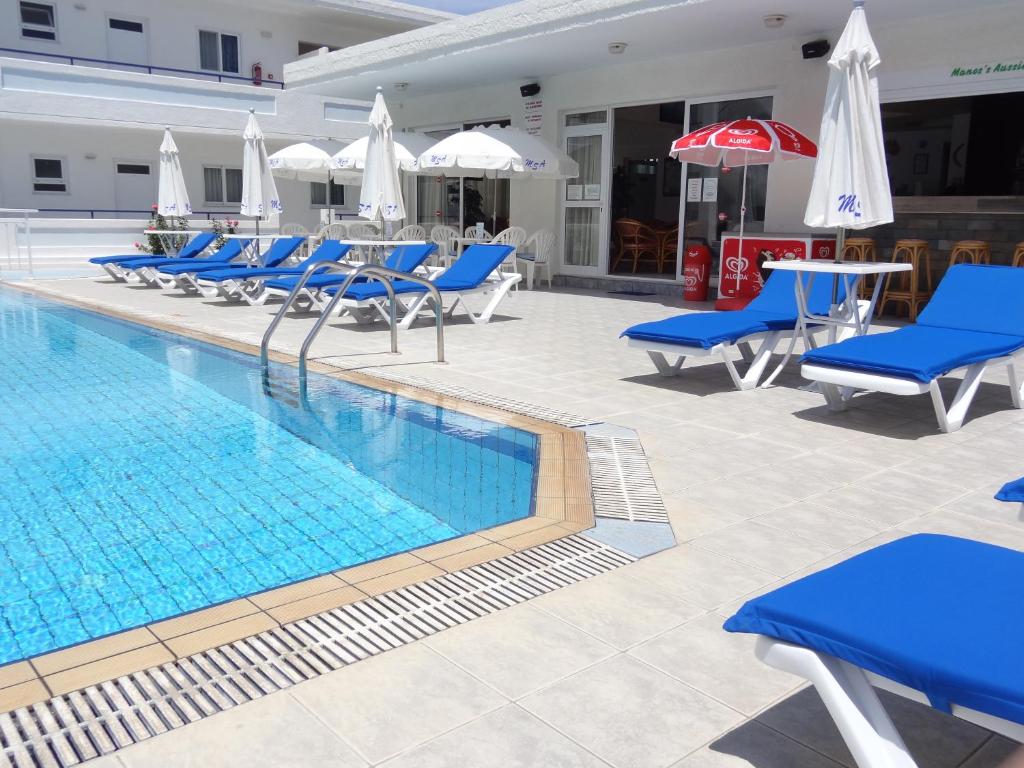 Basen w obiekcie Michalis Studios & Apartments lub w pobliżu