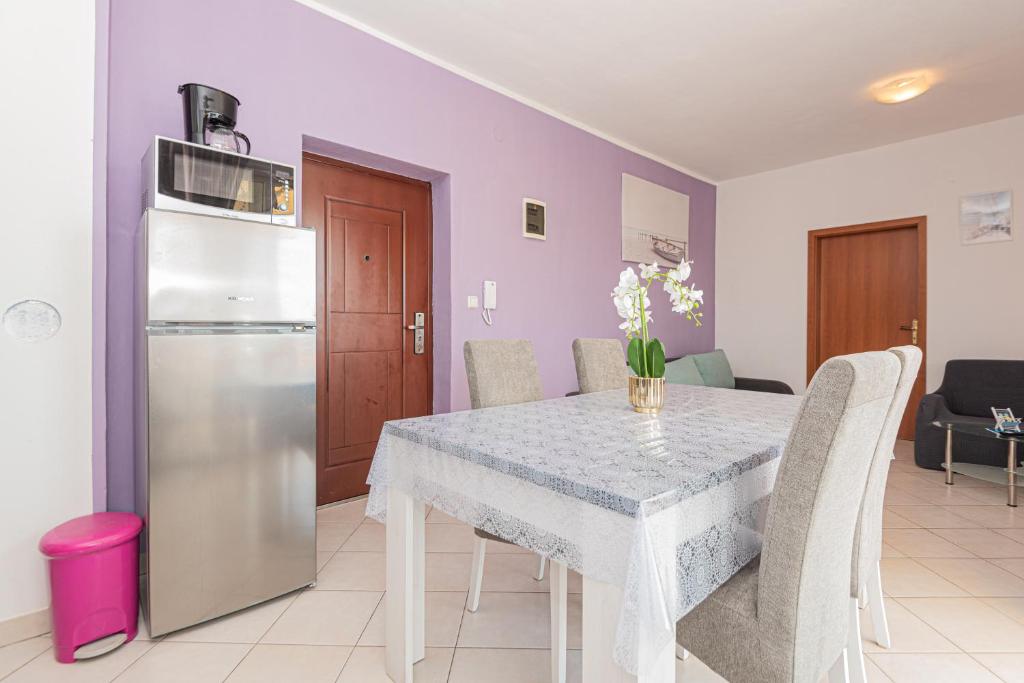Kuchyňa alebo kuchynka v ubytovaní Apartments Burazer