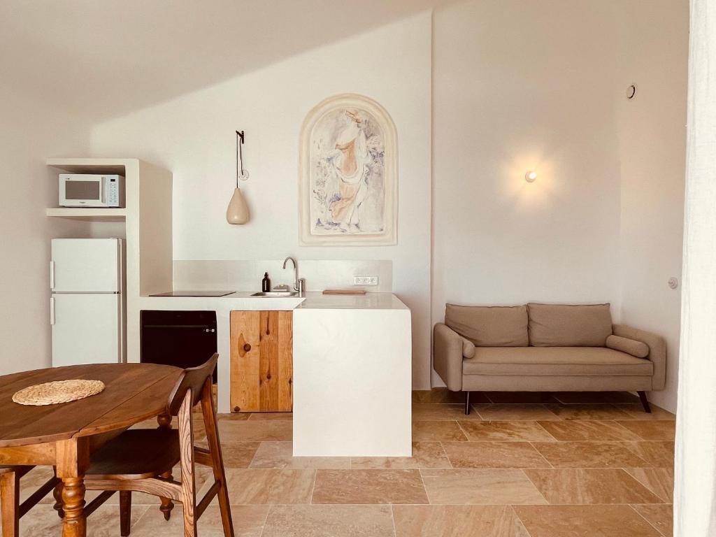 a kitchen and living room with a table and a couch at Domaine Pietra di Sole in Porto-Vecchio