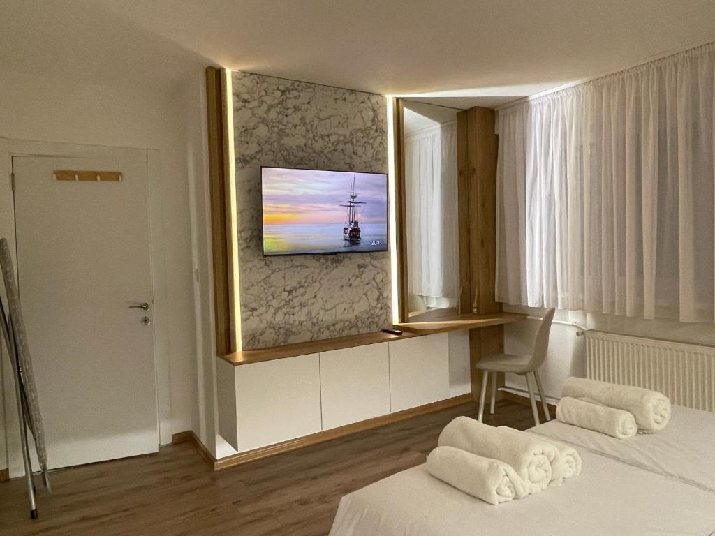 TV a/nebo společenská místnost v ubytování ALTI Modern & Comfort Apartment - Free Garage Parking