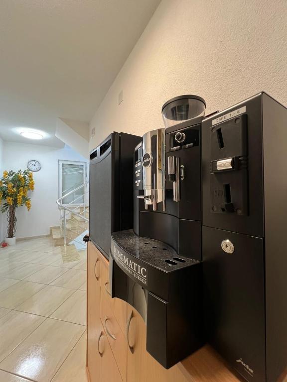 Kuchyň nebo kuchyňský kout v ubytování Apartments Edona