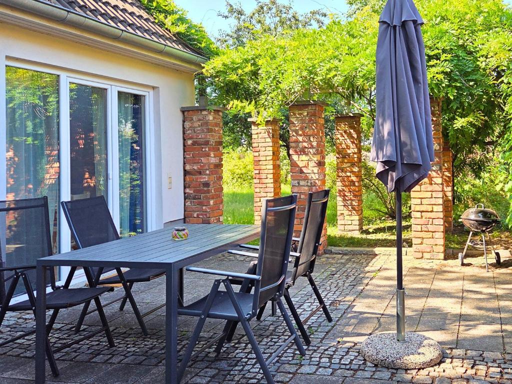Κήπος έξω από το Gemütliches eigenes Häuschen mit Terrasse & Garten - optimal gelegen zwischen Altstadt & Hafen #4