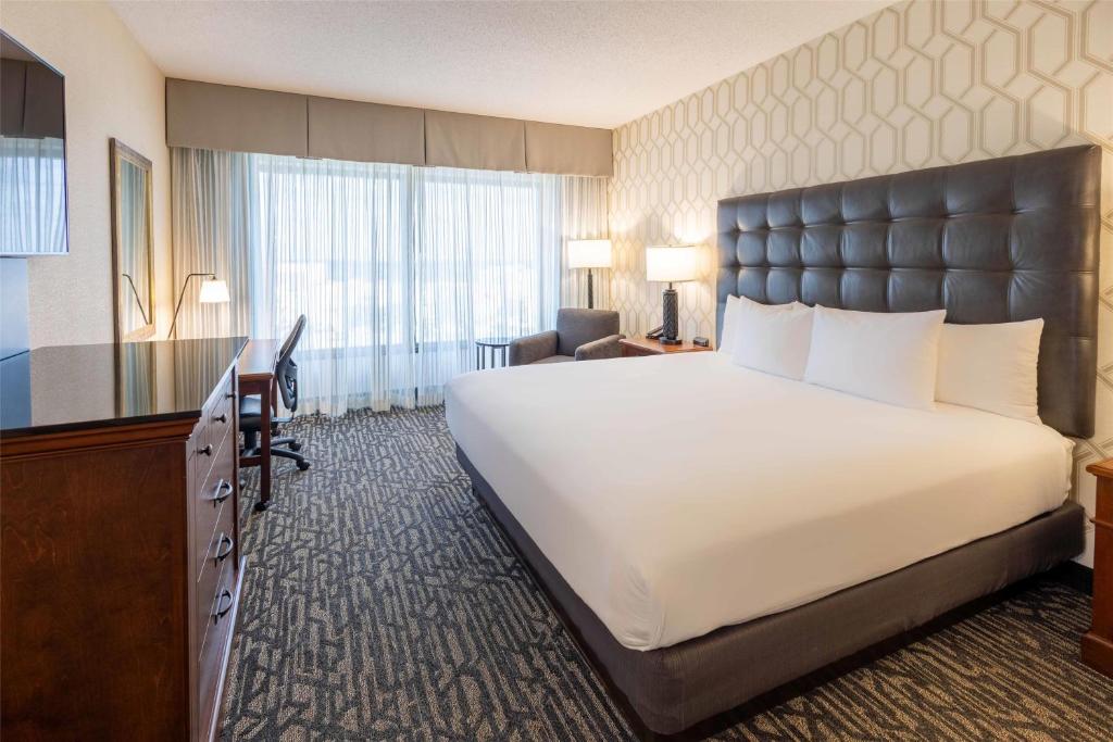 Drury Plaza Hotel St. Louis Chesterfield photo