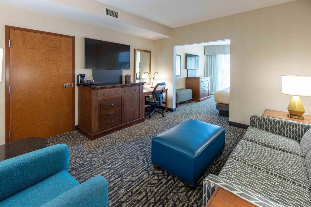 Drury Plaza Hotel St. Louis Chesterfield photo