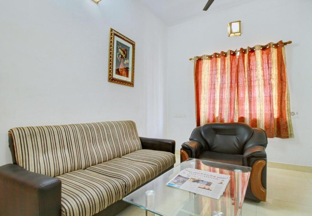 Posezení v ubytování Super Hotel O Infosys Thoraipakkam