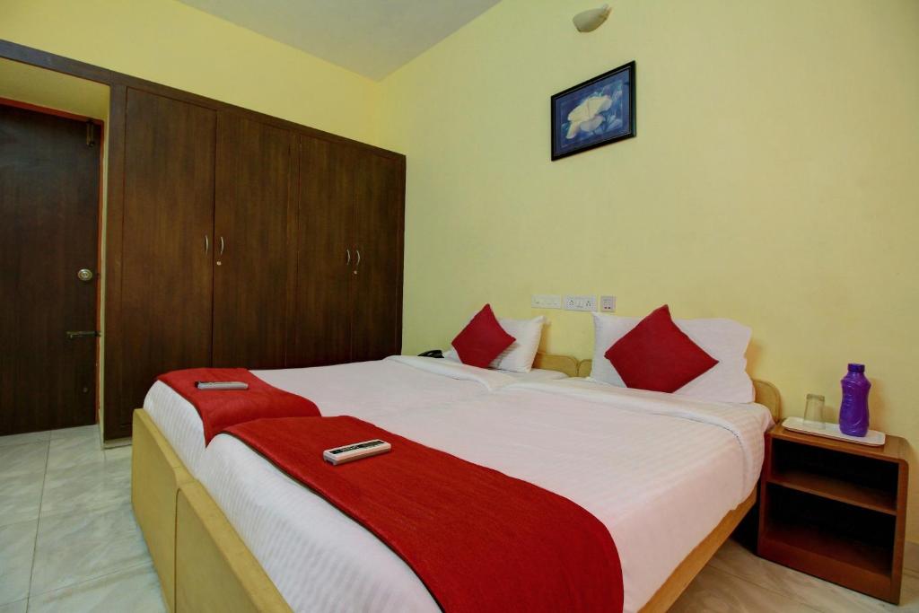 Postel nebo postele na pokoji v ubytování Super Hotel O Infosys Thoraipakkam