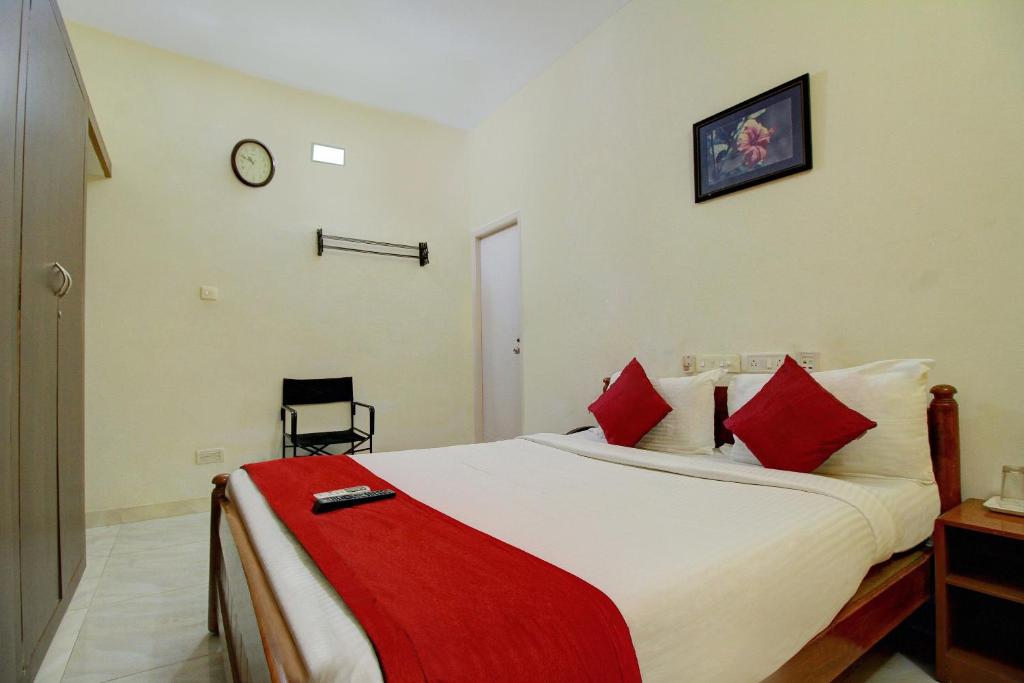 Postel nebo postele na pokoji v ubytování Super Hotel O Infosys Thoraipakkam