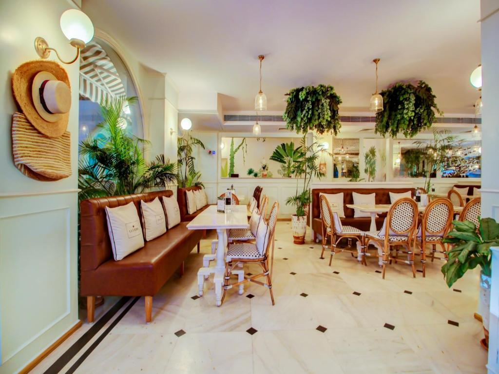 Restaurace v ubytování Hotel O Garden View