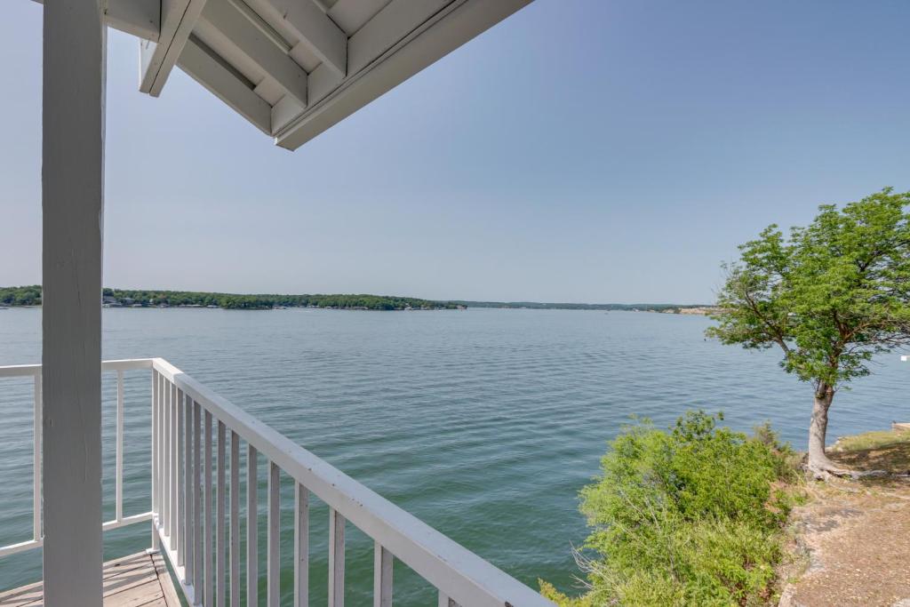 Fotografie z fotogalerie ubytování Porch and Deck Cliff View Haven Rocky Mount Gem v destinaci Rocky Mount
